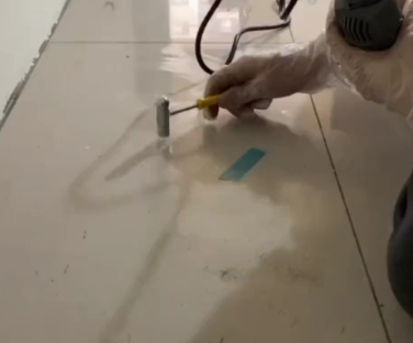 朔州市瓷砖开裂维修公司专业分享瓷砖在铺贴前如果没有沥干水分，将会导致以下问题