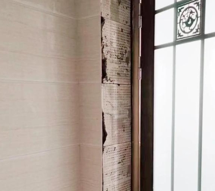 朔州市瓷砖空鼓免砸砖维修公司分享吸水砖泡水时间不够或过长都会对瓷砖铺贴效果产生影响